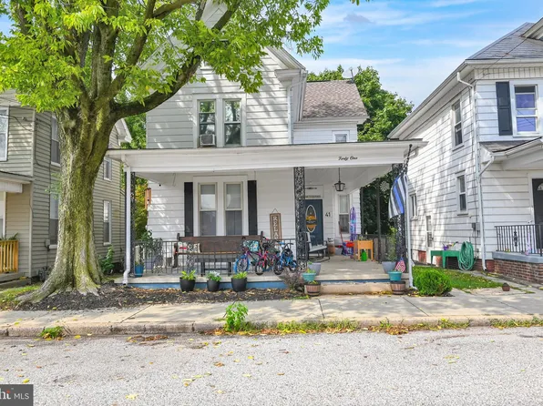 41 E Maple St, Dallastown, PA 17313