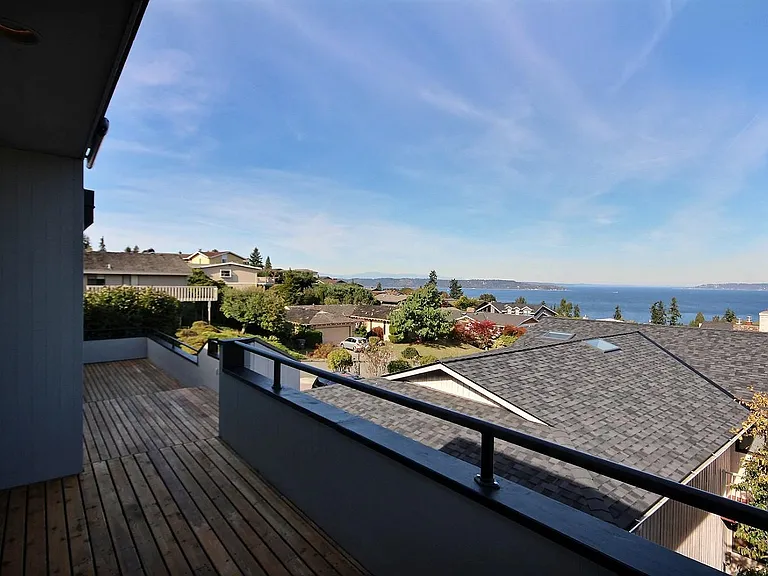 Expansive deck and killer's view to Pudge Sound