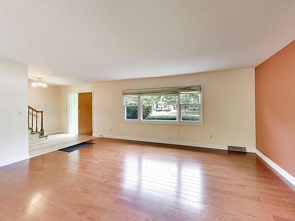 4th image of 2047 Chestnut St