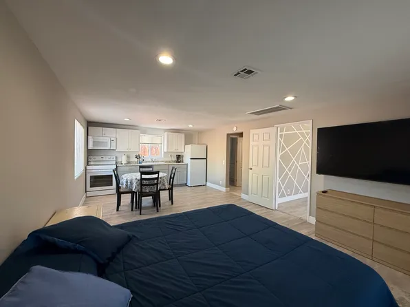1122 S 10th St #1, Las Vegas, NV 89104