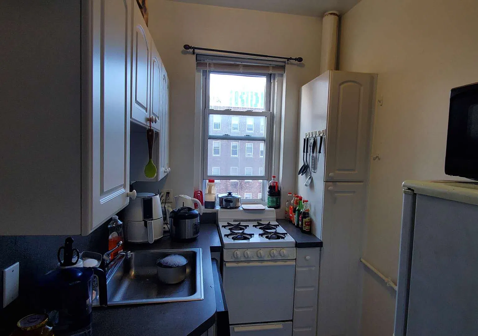 Studio, 400 sqft, $2,300 — Photo 4