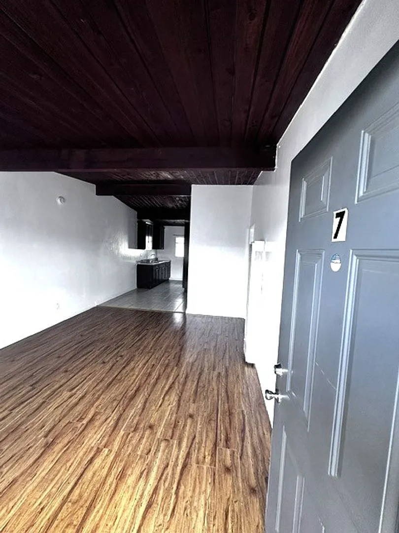 10208 Felton Ave. — Photo 1