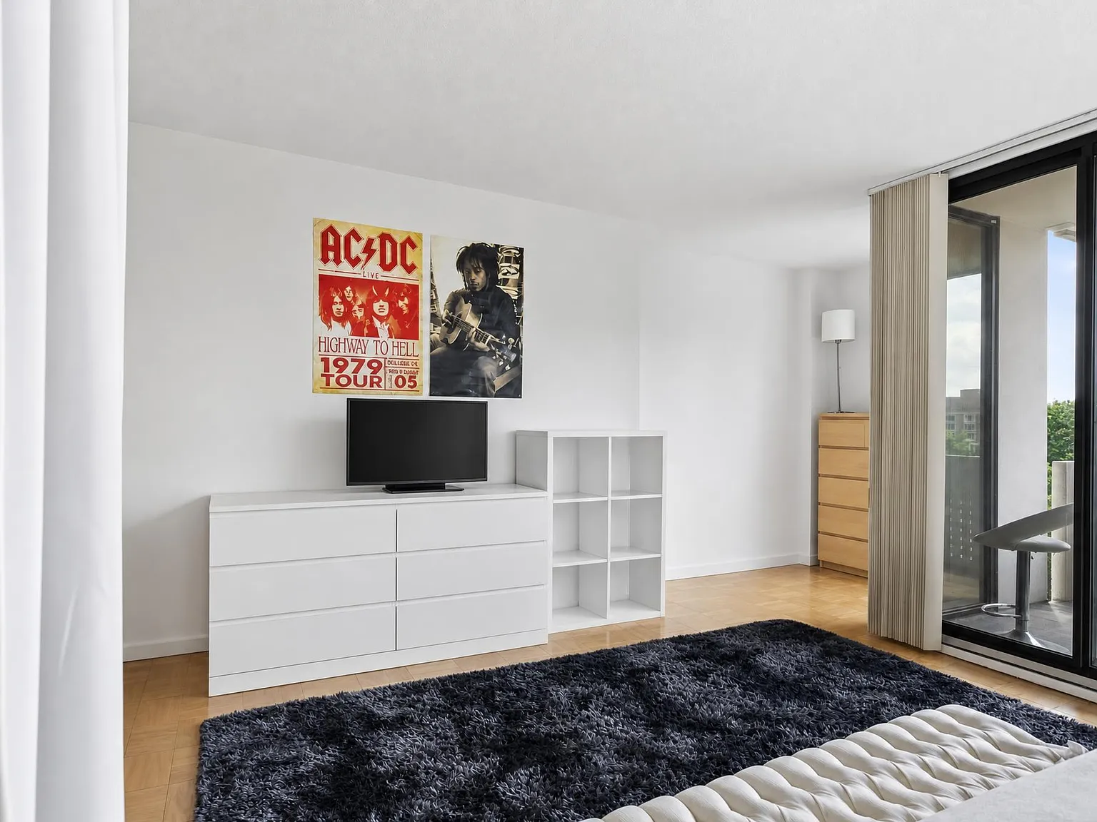 2 bed, 860 sqft, $2,200 — Photo 4