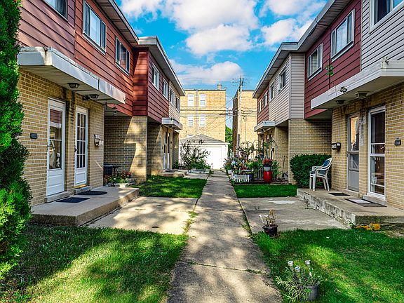 4th image of 9123 N Lamon Ave #D