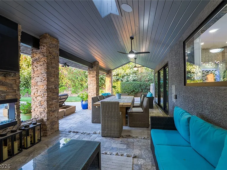 300 E Lacy Ln — Photo 45