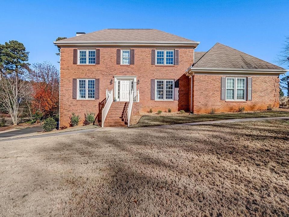 1st image of 2133 Country Club Dr