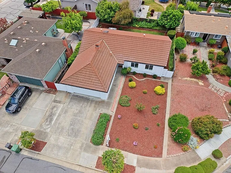 399 Castro Ct — Photo 22
