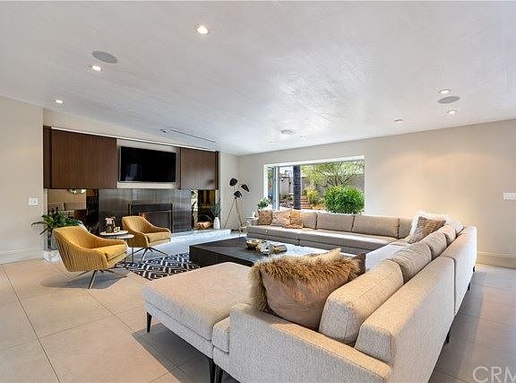 3rd image of 5370 Vanalden Ave