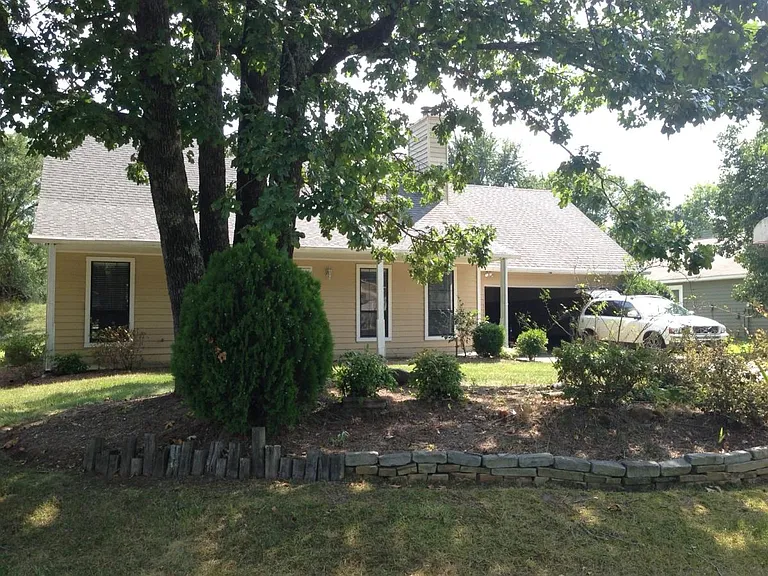 11001 Coachman Cir — Photo 1