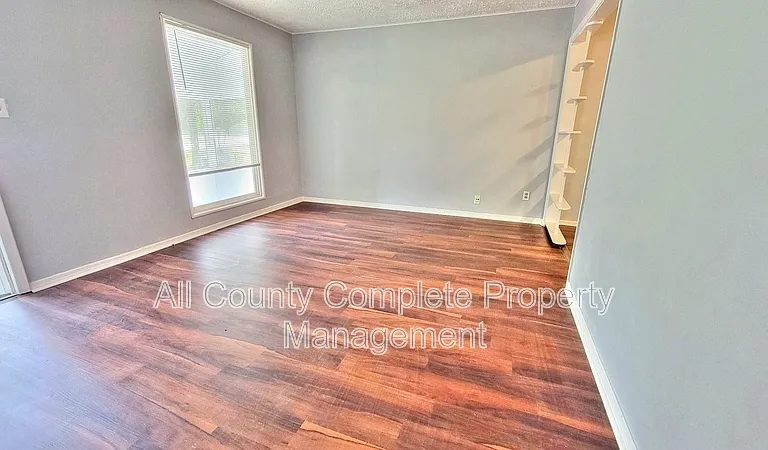 9348 Culpeper Ave — Photo 6