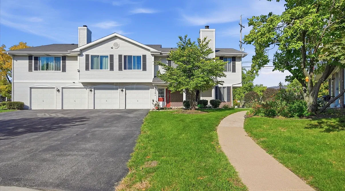 3 bed, 1.5 bath, 1195 sqft, $2,700 — Photo 1