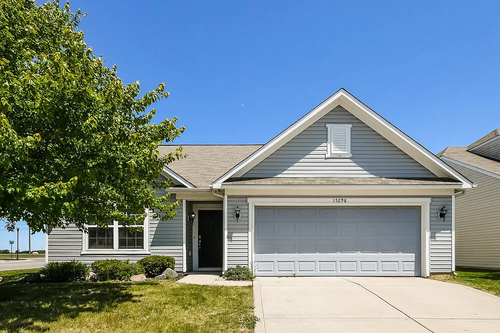 3 bed, 2.0 bath, 1403 sqft, $2,005 — Photo 1