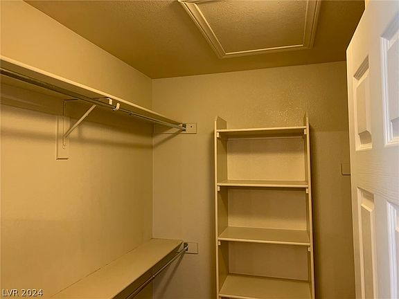 5th image of 9141 Hines Ave