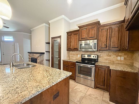 4th image of 2413 NW 195th St