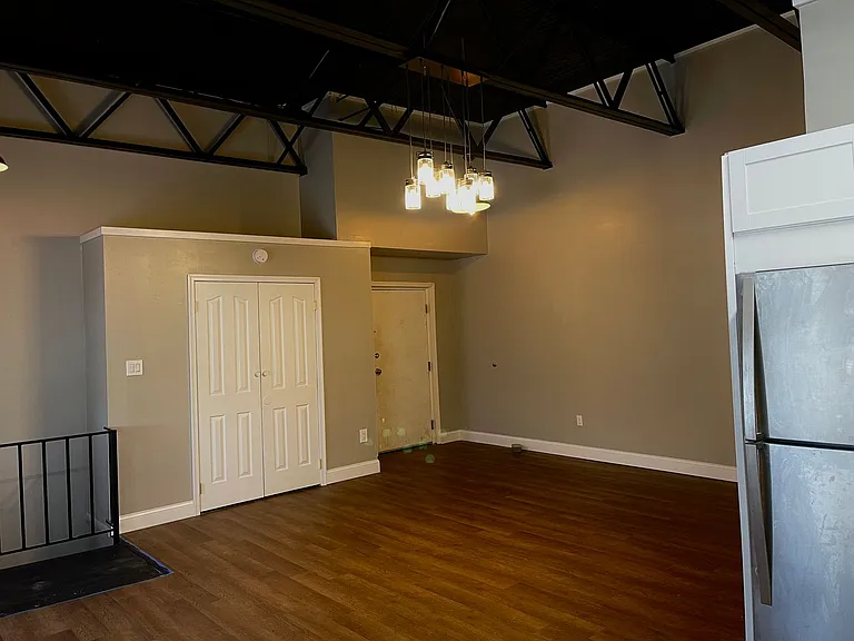 110 Railroad Ave — Photo 17