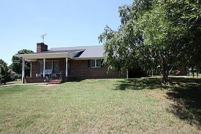 2nd image of 1516 Thornhill Dr