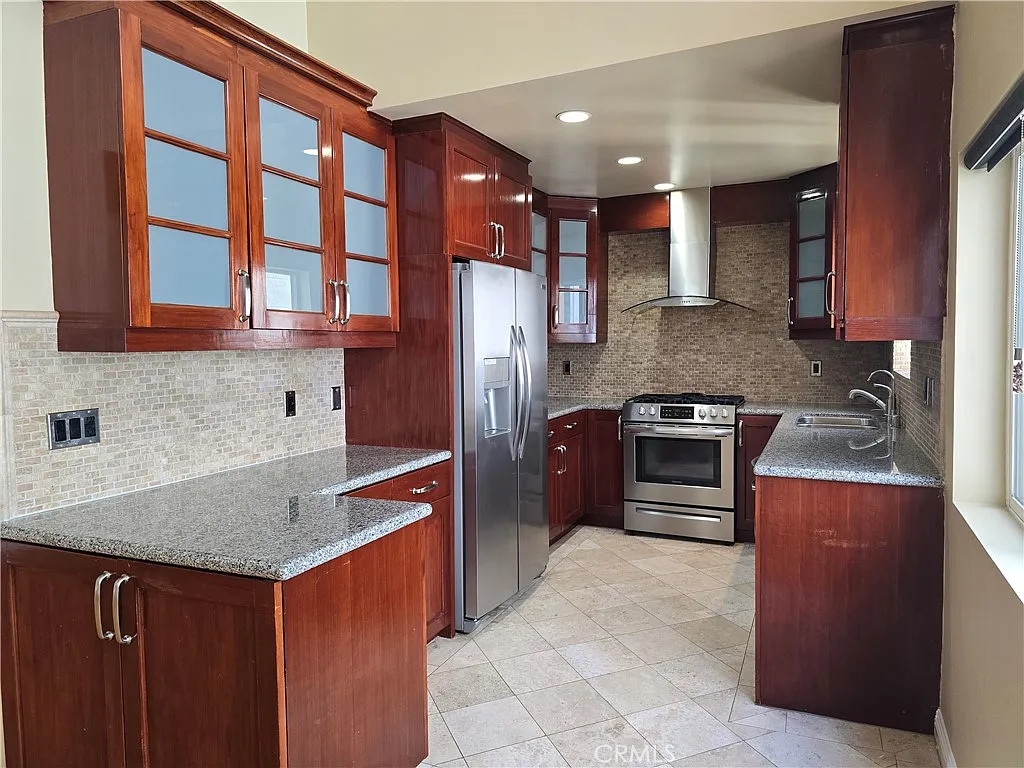 Building Photo - 1154 S Barrington Ave #312