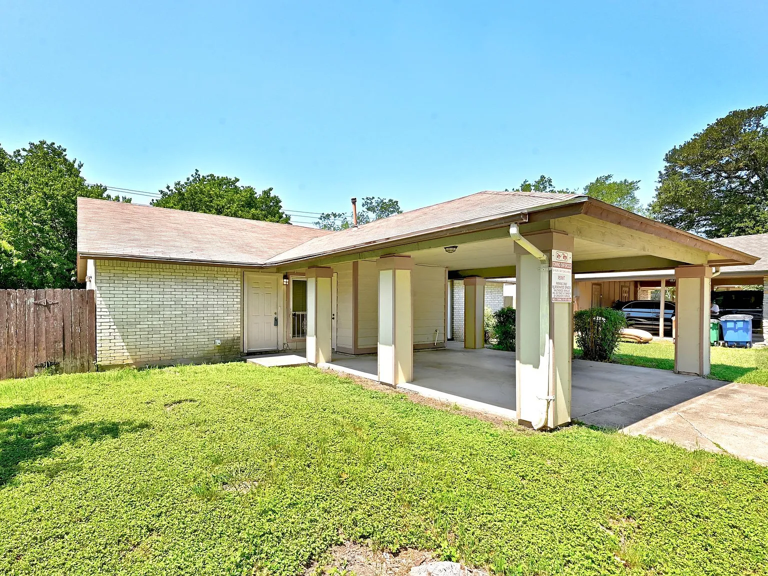 2 bed, 1.0 bath, 782 sqft, $1,195 — Photo 1