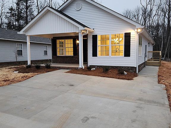 3rd image of 301 Cornelius Dr