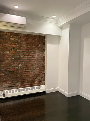 Rented by Jonis Realty | media 25