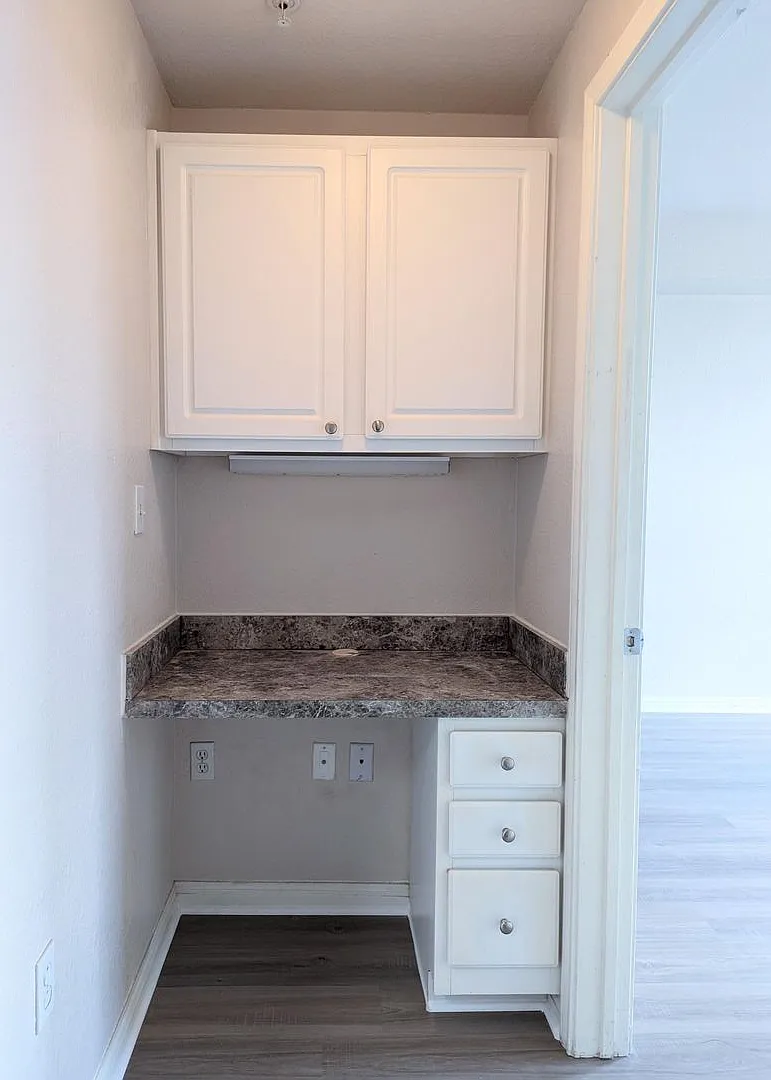 1x1 New wood-look vinyl plank flooring throughout! — Photo 4