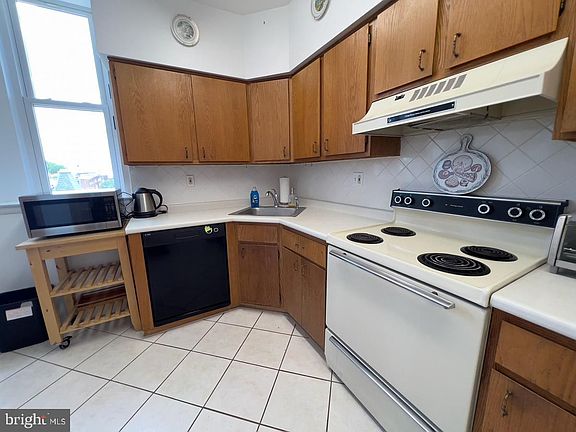 4th image of 825 N 29th St APT 5AA