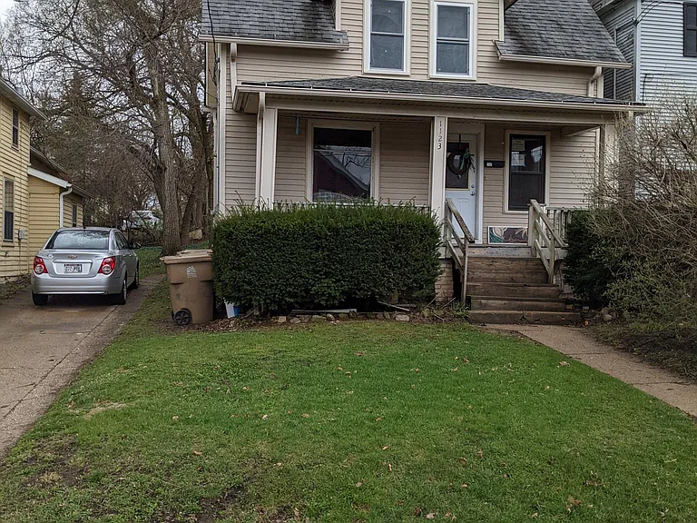 1123 Emerald St — Photo 1