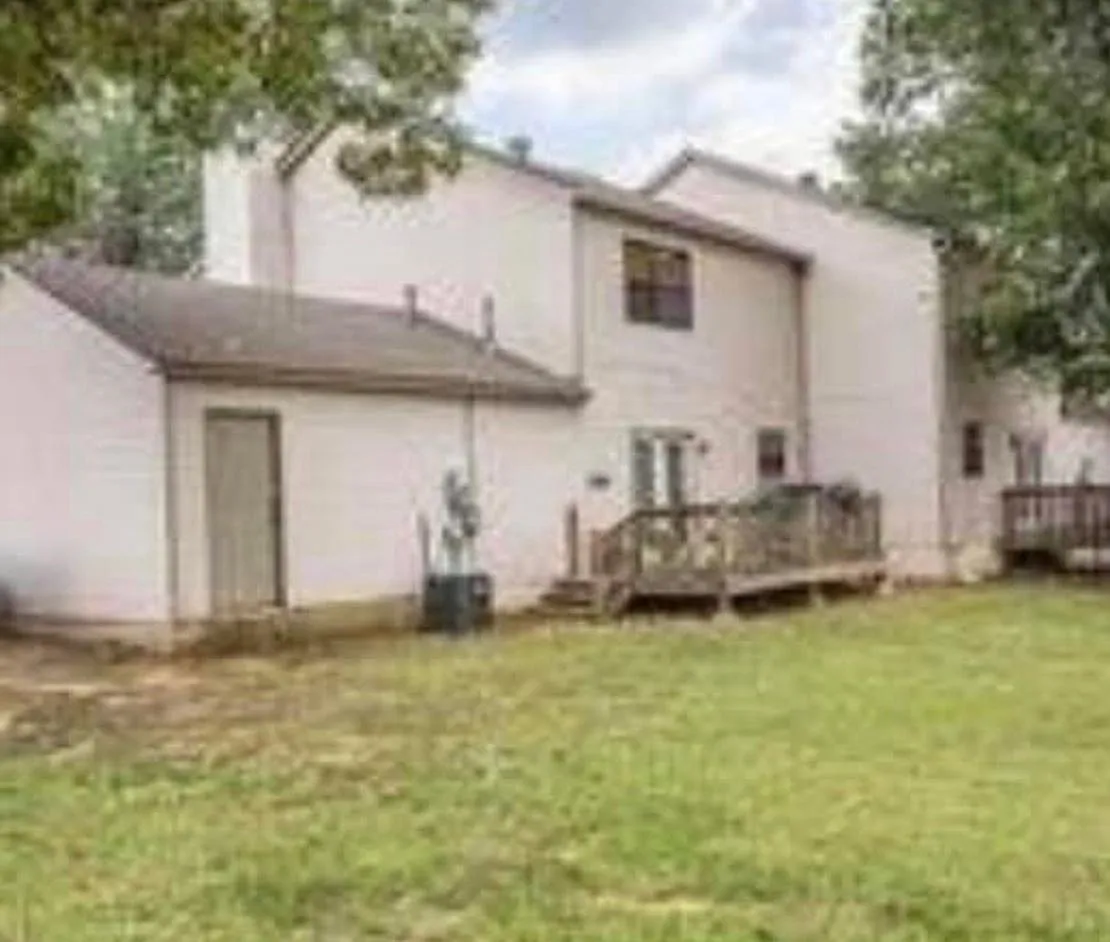 2913 Laura Ln — Photo 3