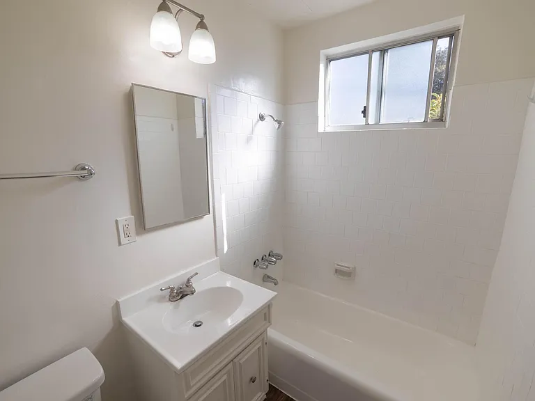 Rives Manor Downey — Photo 16