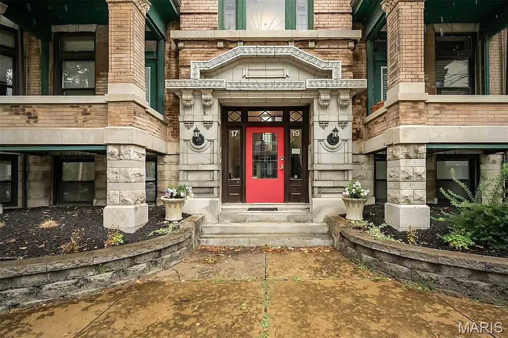 2 bed, 2.0 bath, 1560 sqft, $2,300 — Photo 3
