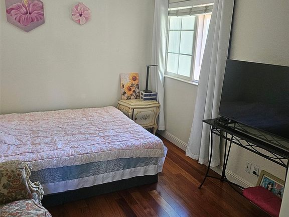 4th image of 1550 Davenport Pl