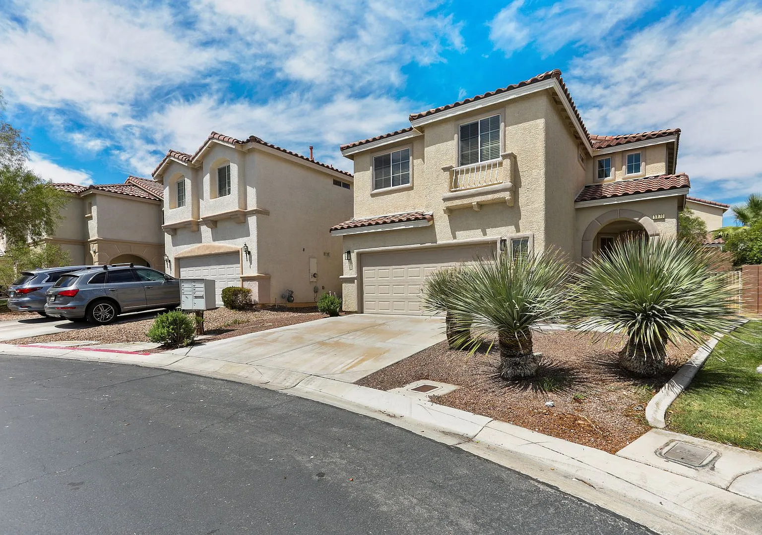 Beautiful Southwest Vegas 3 Bedroom Home — Photo 3