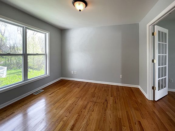 4th image of 428 Kensington Ct