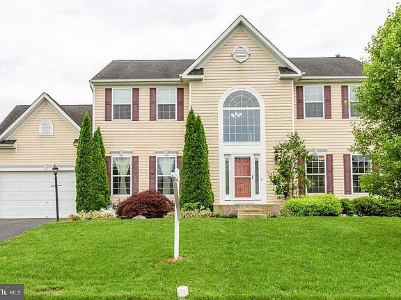 Grand colonial style that has a great curb appeal.