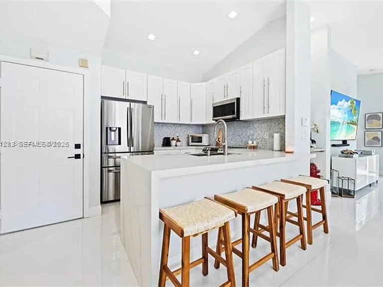 18755 SW 27th Ct #Townhouse 18755 — Photo 5