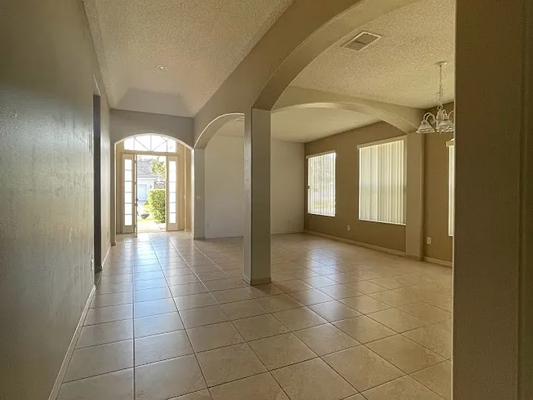 1819 Wedgewood Way — Photo 8