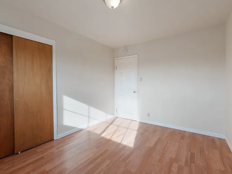 16526 Los Banos St #16526 — Photo 3