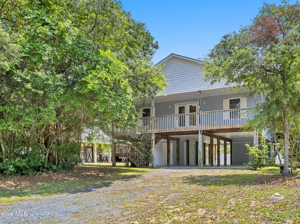 122 NE 33rd Street, Oak Island, NC 28465