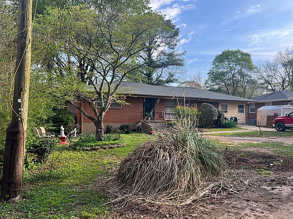 3rd image of 654 Patricia Dr