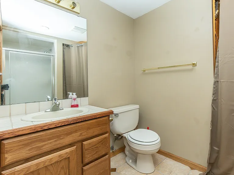1st level bathroom w/ shower