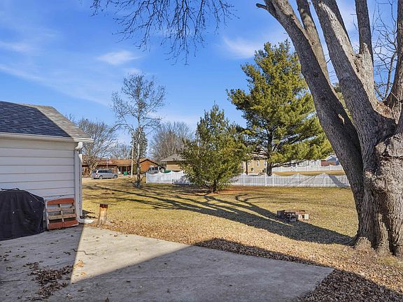 5th image of 406 S Congress Ave