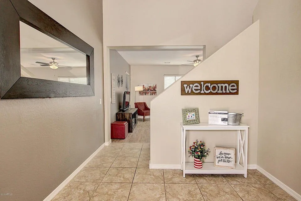 4 bed, 2001 sqft, $2,500 — Photo 3