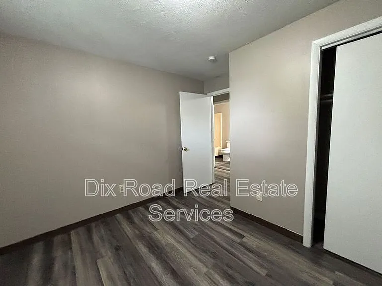 739 Trumbull St #15 — Photo 14
