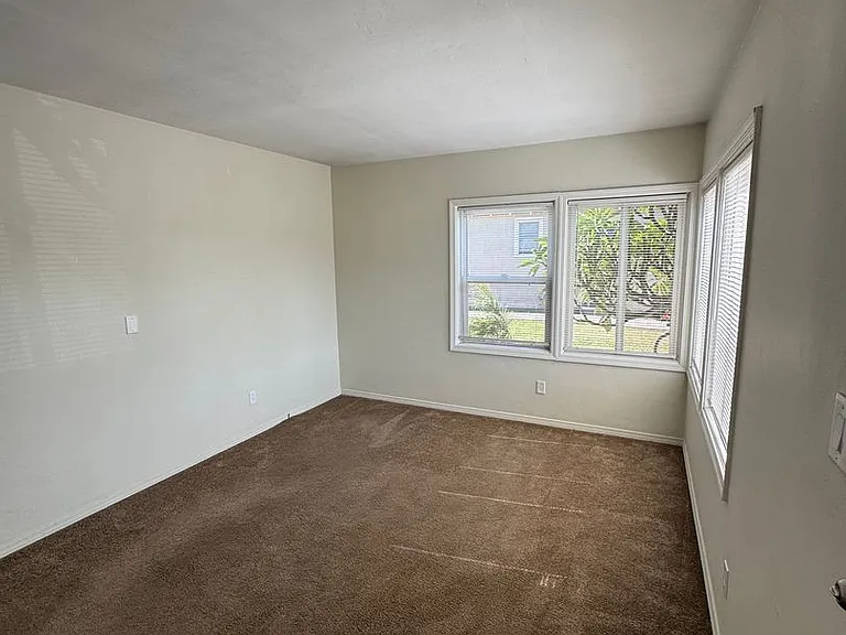 4542 N Lakewood Blvd. — Photo 13