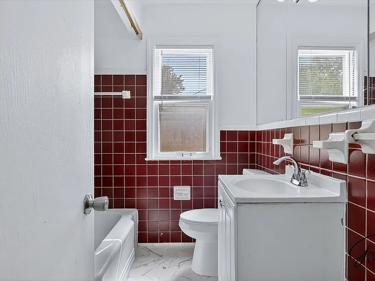 20410 Five Points St — Photo 15