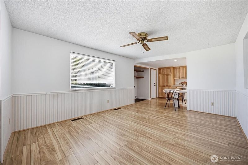 4th image of 5915 W Victoria Ave