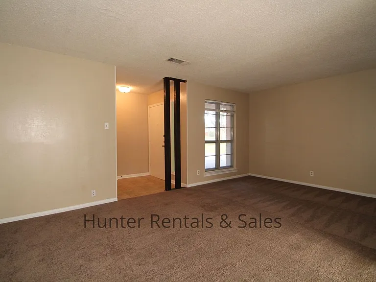 2810 Lawndale St — Photo 8
