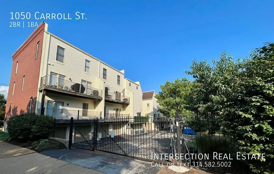 Beautiful 2Bed/1Bath Condo Unit Available in La Salle Park! — Photo 4