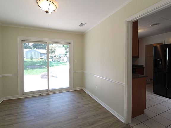 5th image of 2206 Somerset Dr