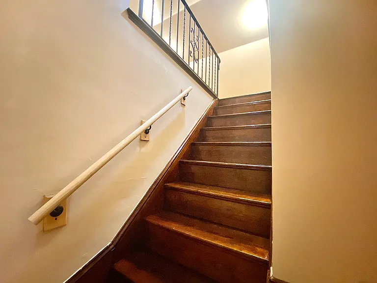 Staircase to floor 2